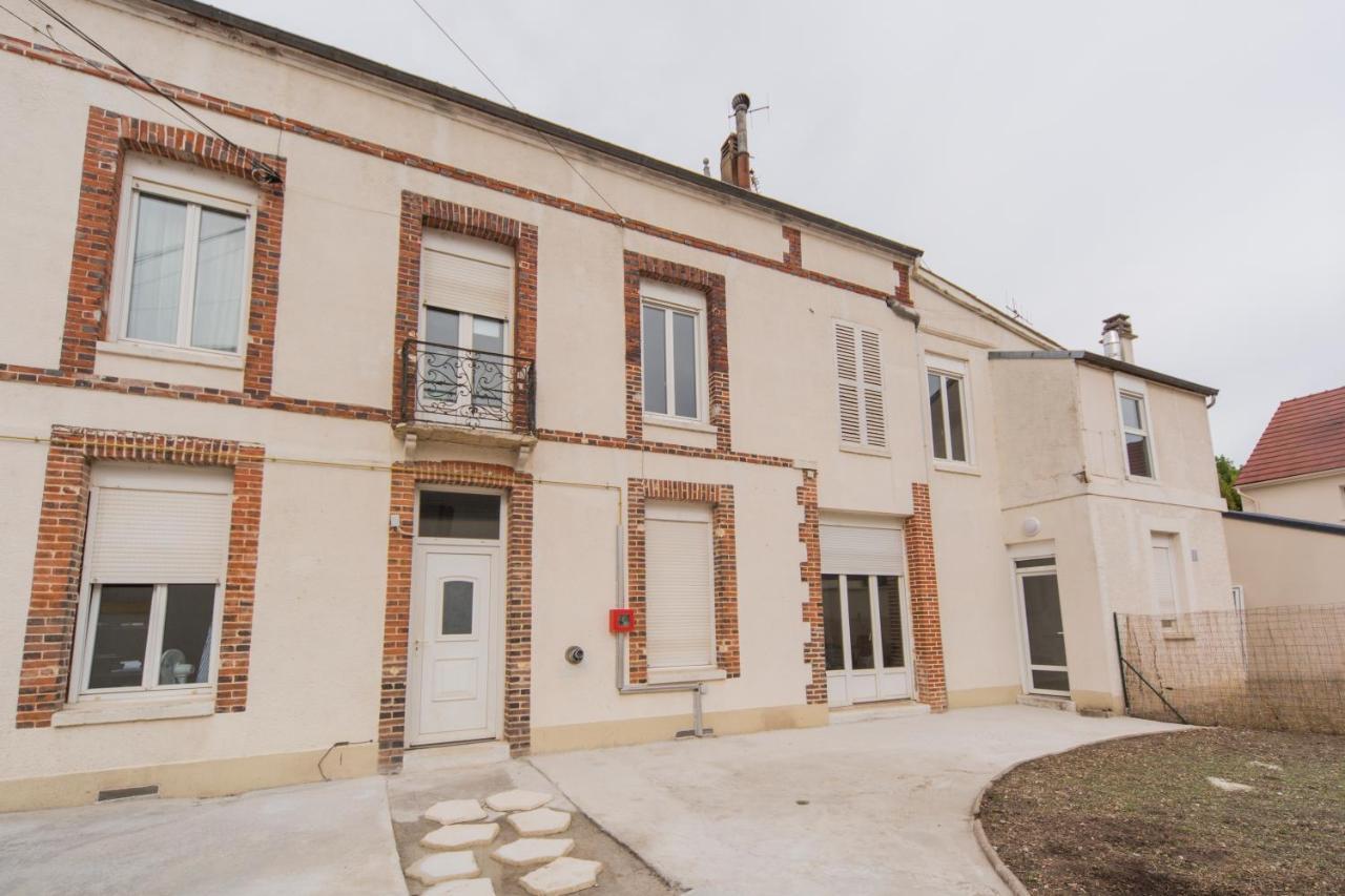 Apartment Mon Reve - Keys - Loft Cosy & Charme Authentique - Poutres Apparentes - Centre - Netflix & Wifi Fibre - Check-in Autonome - Parking Facile & Gratuit Sens
